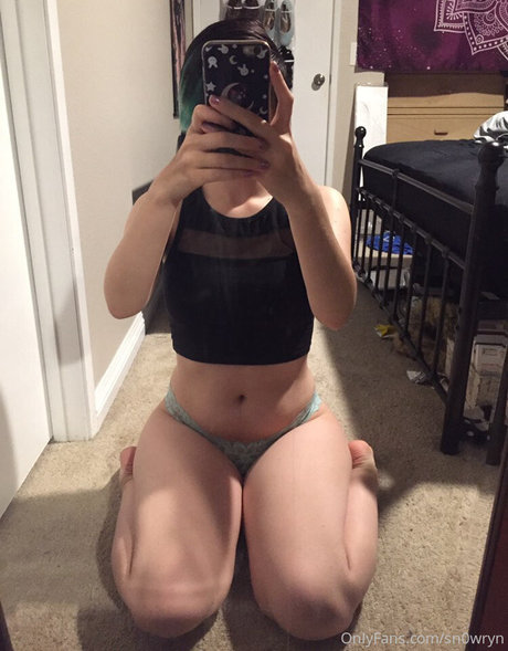 Nagie wyciekłe zdjęcie OnlyFans od Sn0wryn