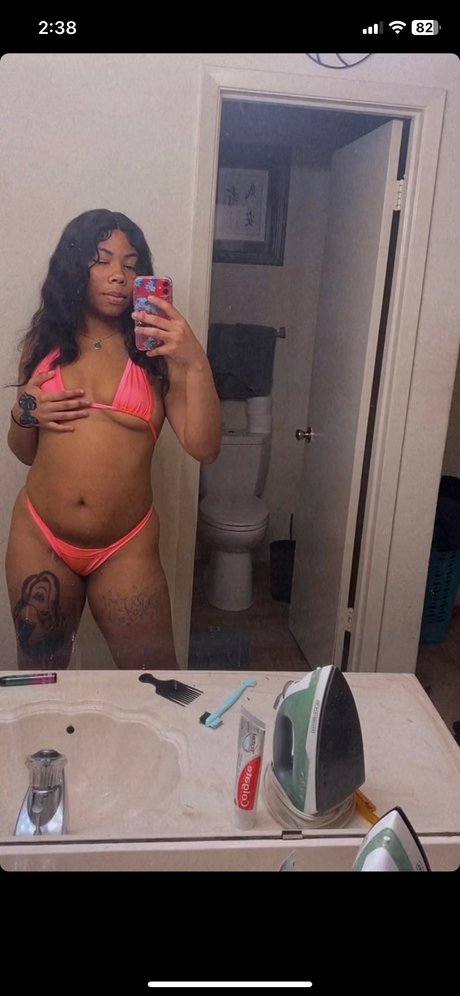 Nagie wyciekłe zdjęcie OnlyFans od Thatsyellaababe
