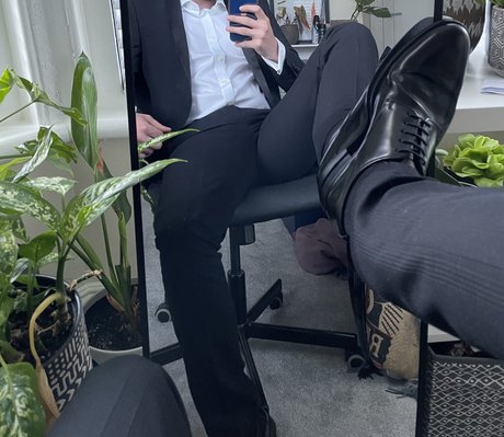 Nagie wyciekłe zdjęcie OnlyFans od Suited Guy