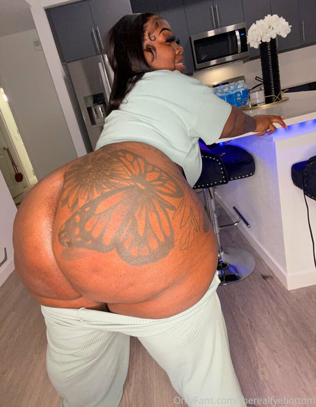 Nagie wyciekłe zdjęcie OnlyFans od Therealfyebottom