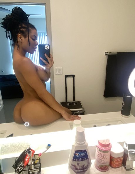 Nagie wyciekłe zdjęcie OnlyFans od Kira Noir