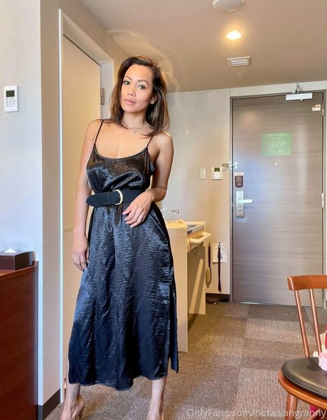 Nagie wyciekłe zdjęcie OnlyFans od Hotasiangranny
