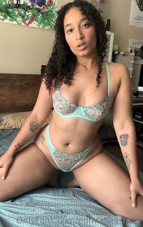 Nagie wyciekłe zdjęcie OnlyFans od Edmflowerfairy