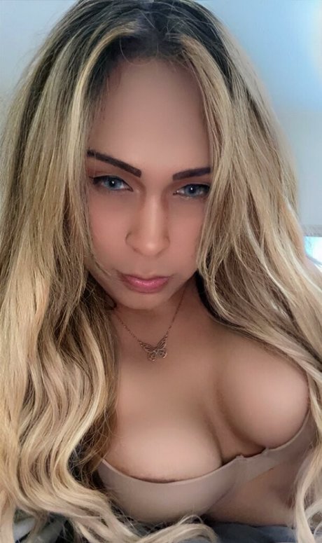 Nagie wyciekłe zdjęcie OnlyFans od Adrianna Vega