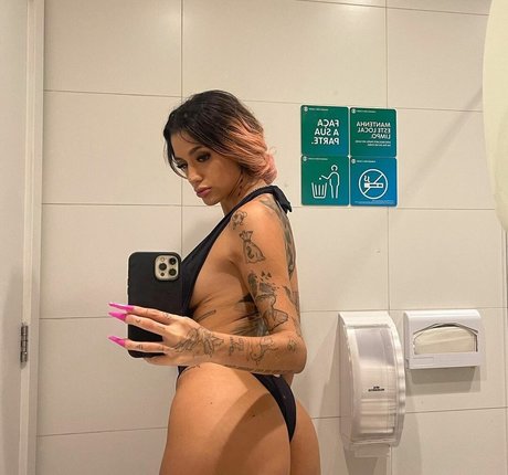 Nagie wyciekłe zdjęcie OnlyFans od Azzy Mc
