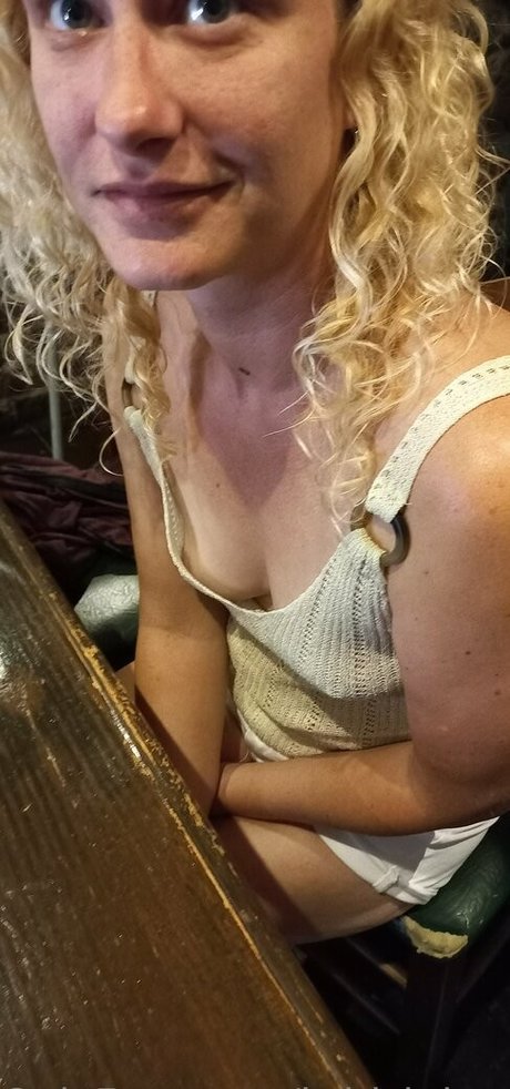Nagie wyciekłe zdjęcie OnlyFans od Britishbralesshotwifex