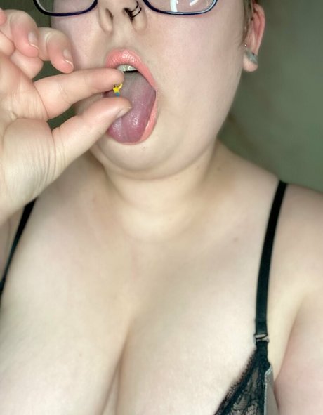Nagie wyciekłe zdjęcie OnlyFans od Misshoneycatt