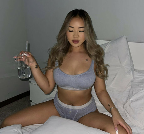 Nagie wyciekłe zdjęcie OnlyFans od Lysia Lee