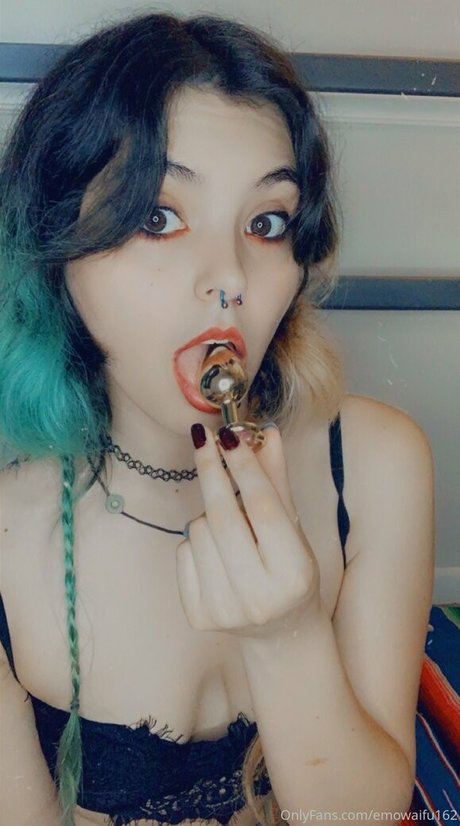 Nagie wyciekłe zdjęcie OnlyFans od Emowaifu162