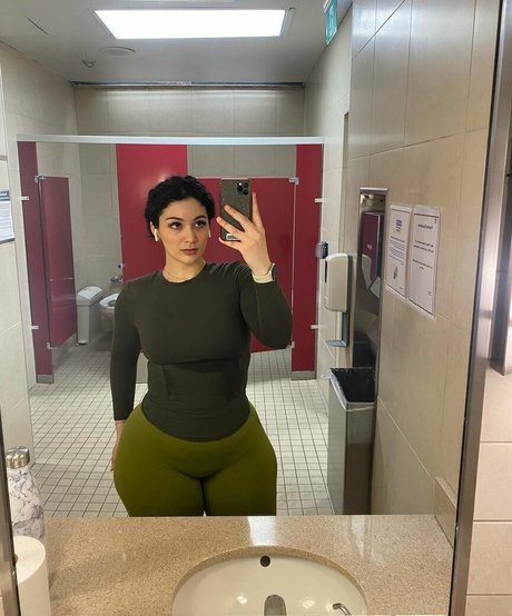 Nagie wyciekłe zdjęcie OnlyFans od Zainaabbab