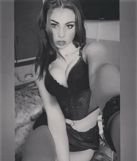 Nagie wyciekłe zdjęcie OnlyFans od Skyepastapins