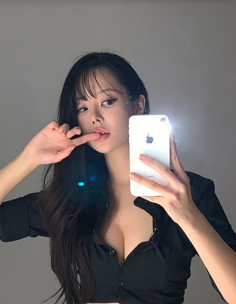 Nagie wyciekłe zdjęcie OnlyFans od Chloe Amelie Kim
