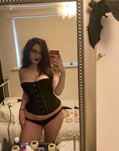 Nagie wyciekłe zdjęcie OnlyFans od Poorthing