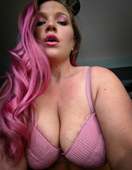 Nagie wyciekłe zdjęcie OnlyFans od Pinkcurvyblonde