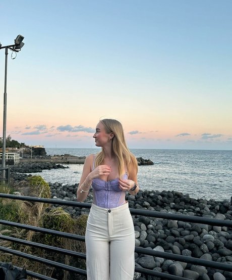 Nagie wyciekłe zdjęcie OnlyFans od Lenaahdl