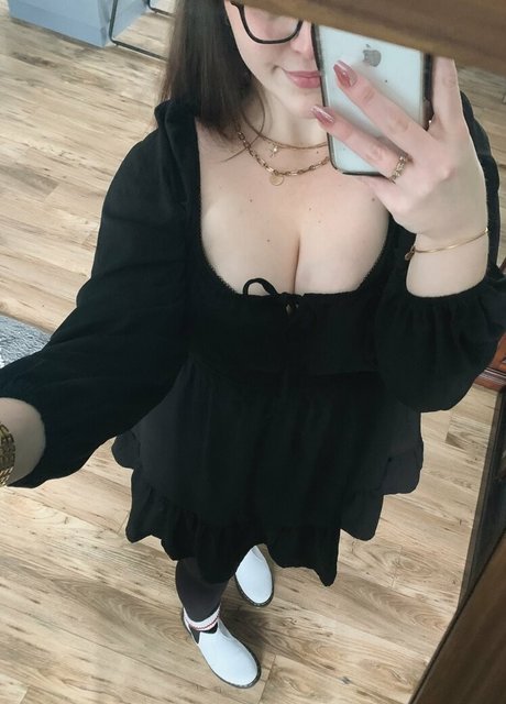Nagie wyciekłe zdjęcie OnlyFans od Cowsismite