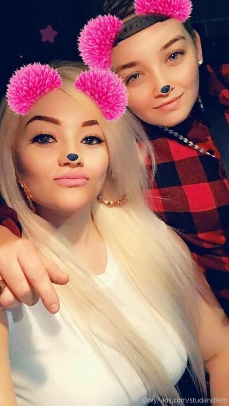 Nagie wyciekłe zdjęcie OnlyFans od Reallesbiansx