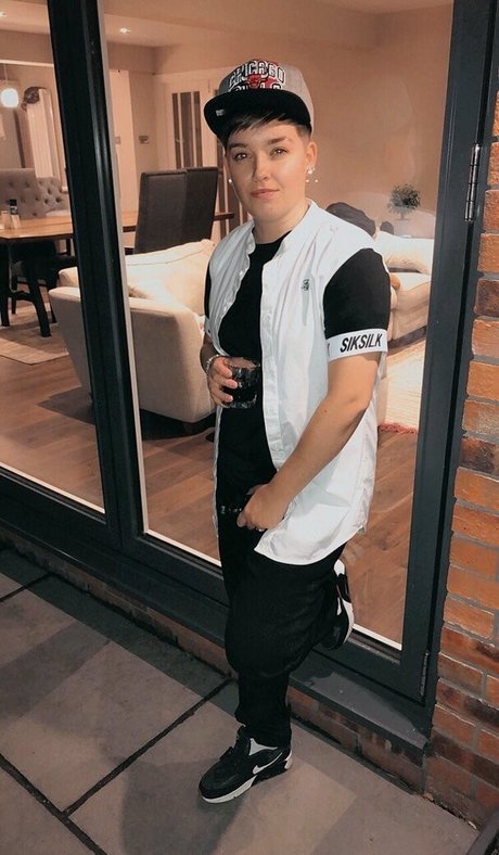 Nagie wyciekłe zdjęcie OnlyFans od Reallesbiansx