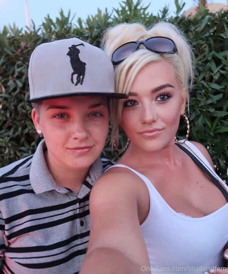 Nagie wyciekłe zdjęcie OnlyFans od Reallesbiansx