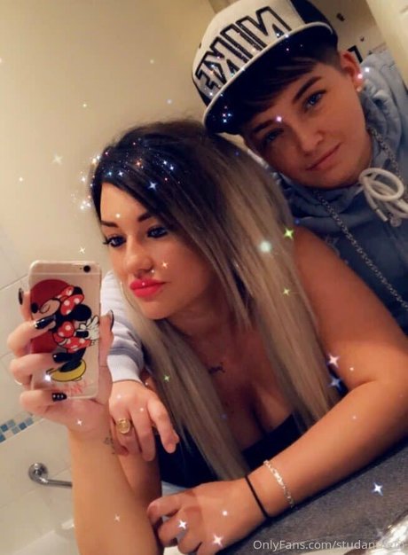 Nagie wyciekłe zdjęcie OnlyFans od Reallesbiansx