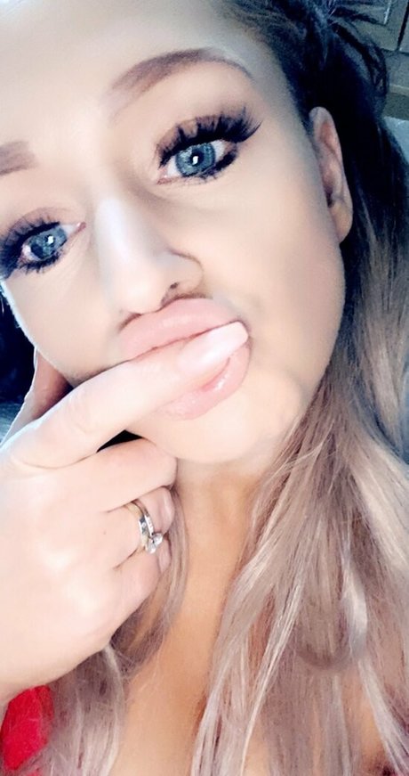 Nagie wyciekłe zdjęcie OnlyFans od Hotmumskyler