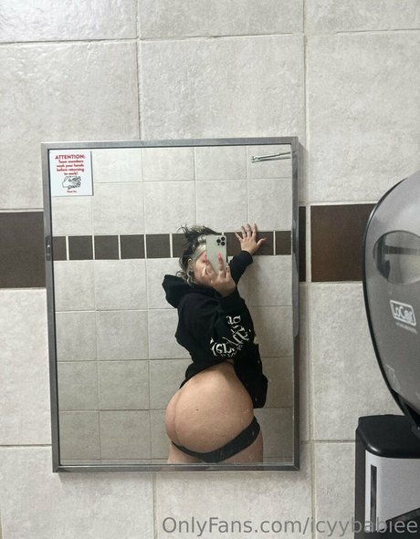 Nagie wyciekłe zdjęcie OnlyFans od Icyybabiee
