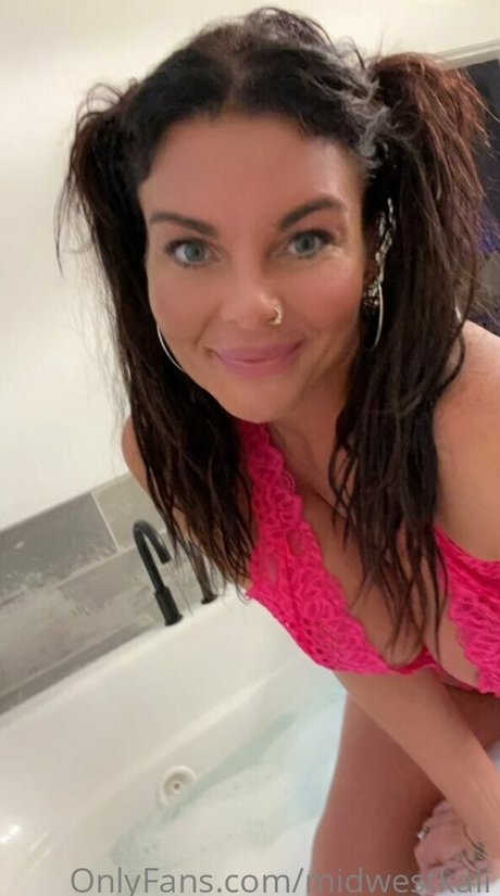 Nagie wyciekłe zdjęcie OnlyFans od Midwestkali