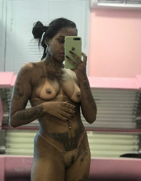 Nagie wyciekłe zdjęcie OnlyFans od Kim Rare