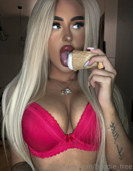 Nagie wyciekłe zdjęcie OnlyFans od Baddiefree