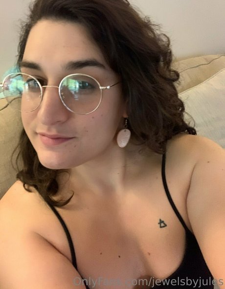 Nagie wyciekłe zdjęcie OnlyFans od Jewelsbyjules