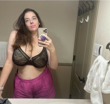 Nagie wyciekłe zdjęcie OnlyFans od Flys0uth