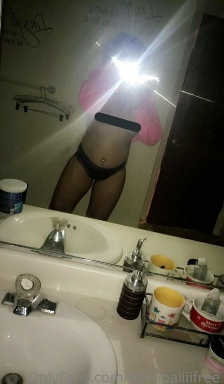 Nagie wyciekłe zdjęcie OnlyFans od Xoxobaiiiifree