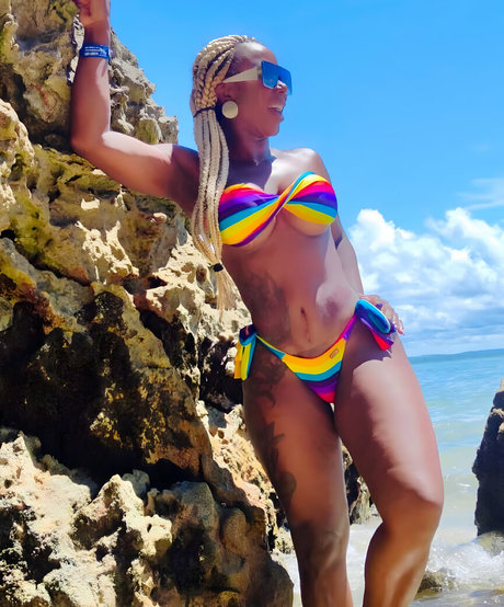 Nagie wyciekłe zdjęcie OnlyFans od Adelia Soares