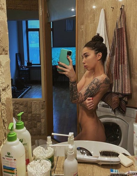 Nagie wyciekłe zdjęcie OnlyFans od Polinamolly