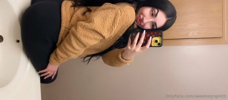 Nagie wyciekłe zdjęcie OnlyFans od Sweetiegraphitti