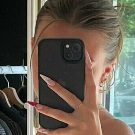 Nagie wyciekłe zdjęcie OnlyFans od Camille Hermelin