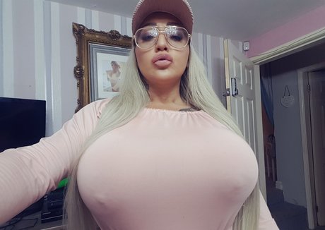 Nagie wyciekłe zdjęcie OnlyFans od Bigbustyblondeuk