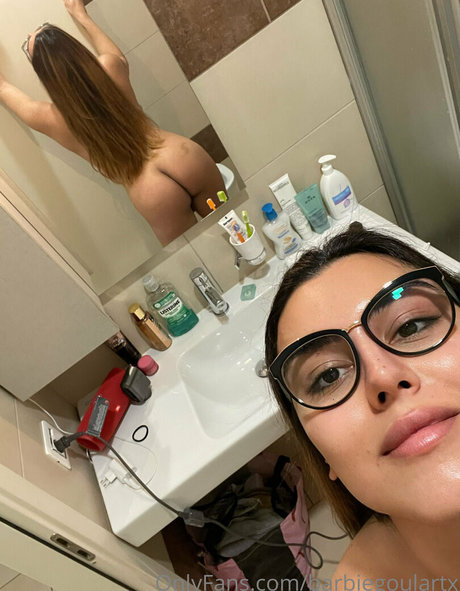 Nagie wyciekłe zdjęcie OnlyFans od Barbiegoulartx