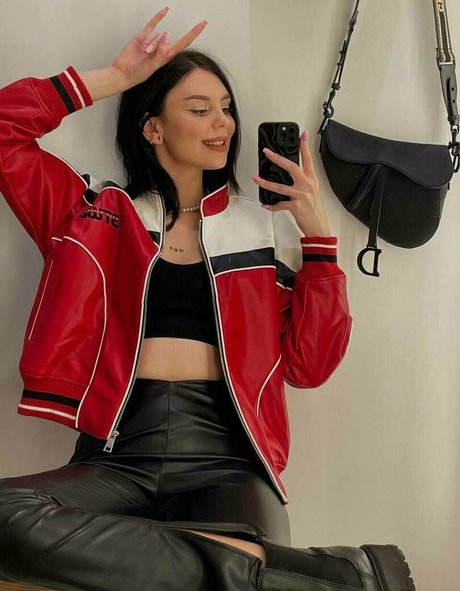 Nagie wyciekłe zdjęcie OnlyFans od Emyraine