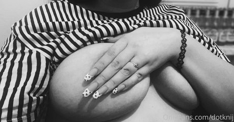 Nagie wyciekłe zdjęcie OnlyFans od Dotknij