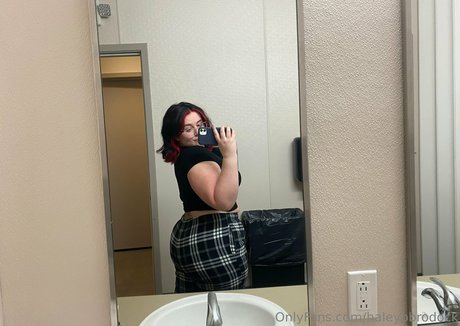 Nagie wyciekłe zdjęcie OnlyFans od Haleybbrodock