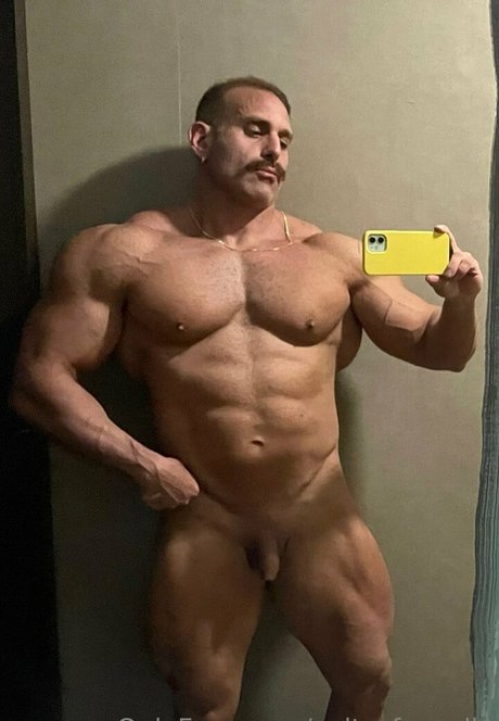 Nagie wyciekłe zdjęcie OnlyFans od Cultofapollo