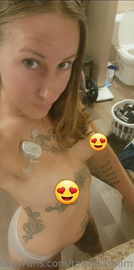 Nagie wyciekłe zdjęcie OnlyFans od Tattedlilmomma1990