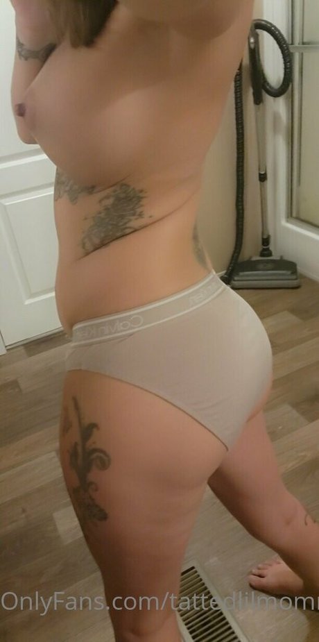 Nagie wyciekłe zdjęcie OnlyFans od Tattedlilmomma1990