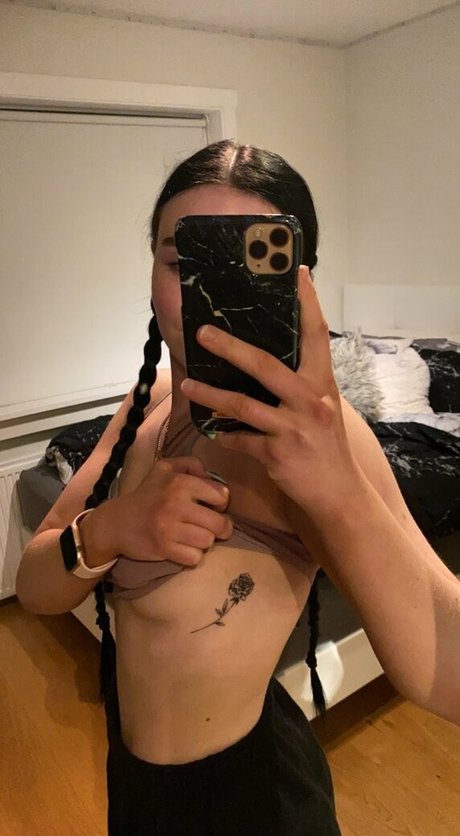 Nagie wyciekłe zdjęcie OnlyFans od Juicyicelandicbooty