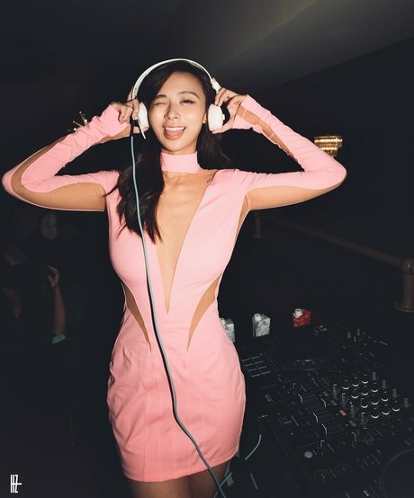 Nagie wyciekłe zdjęcie OnlyFans od West Tung