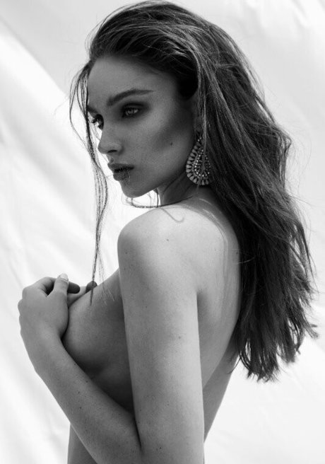 Nagie wyciekłe zdjęcie OnlyFans od Romi Pavoncello