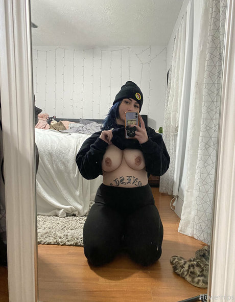 Nagie wyciekłe zdjęcie OnlyFans od Flowernipsx