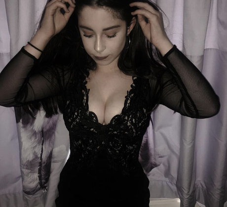 Nagie wyciekłe zdjęcie OnlyFans od Lucy Scales