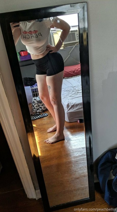Nagie wyciekłe zdjęcie OnlyFans od Peachbellini